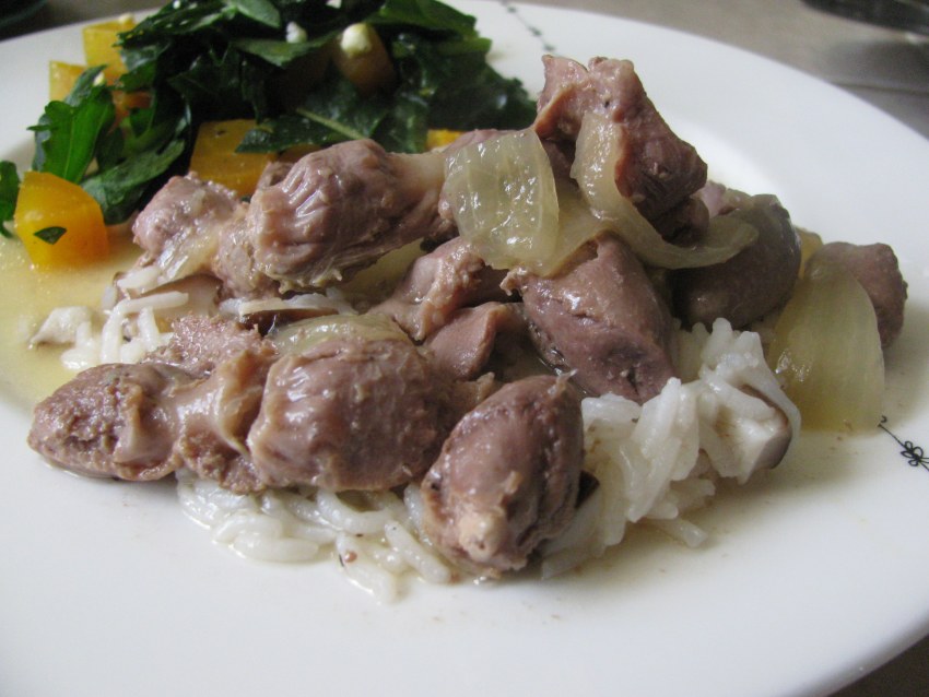 Куриные желудки в сметане
