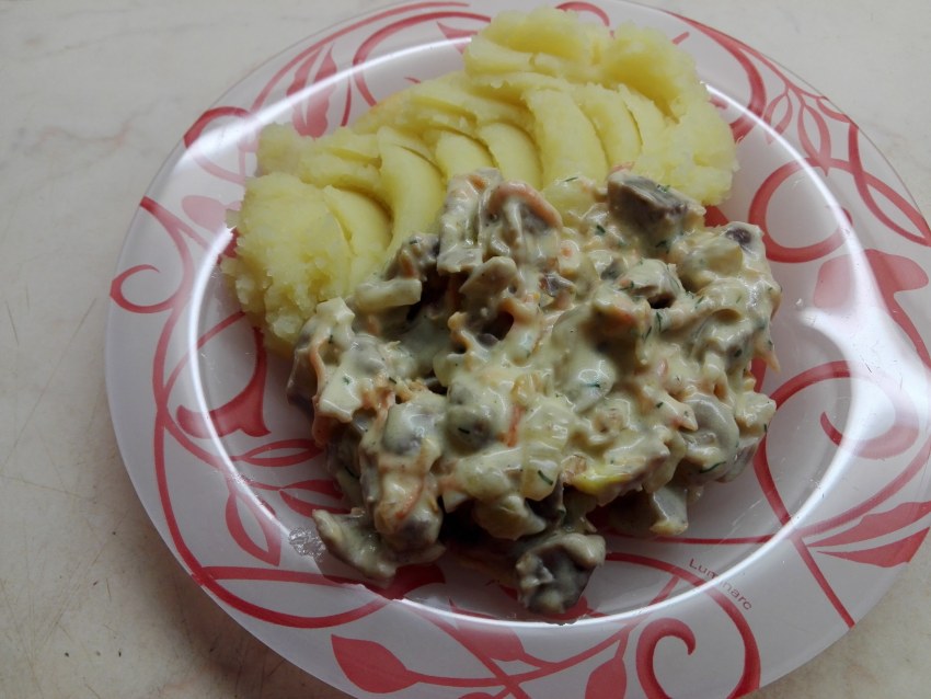 Желудки куриные в сметане калории