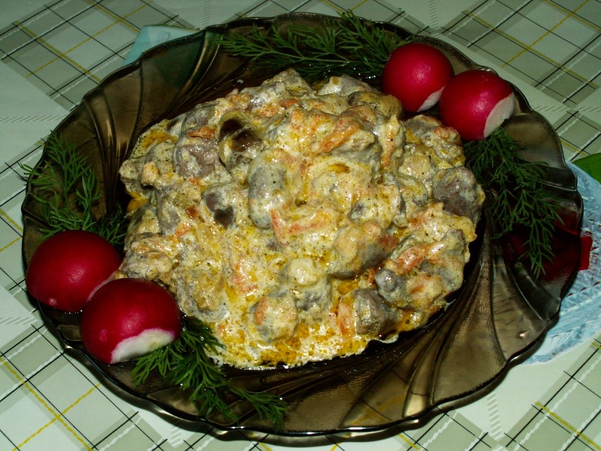 Куриные желудочки в сливочном соусе