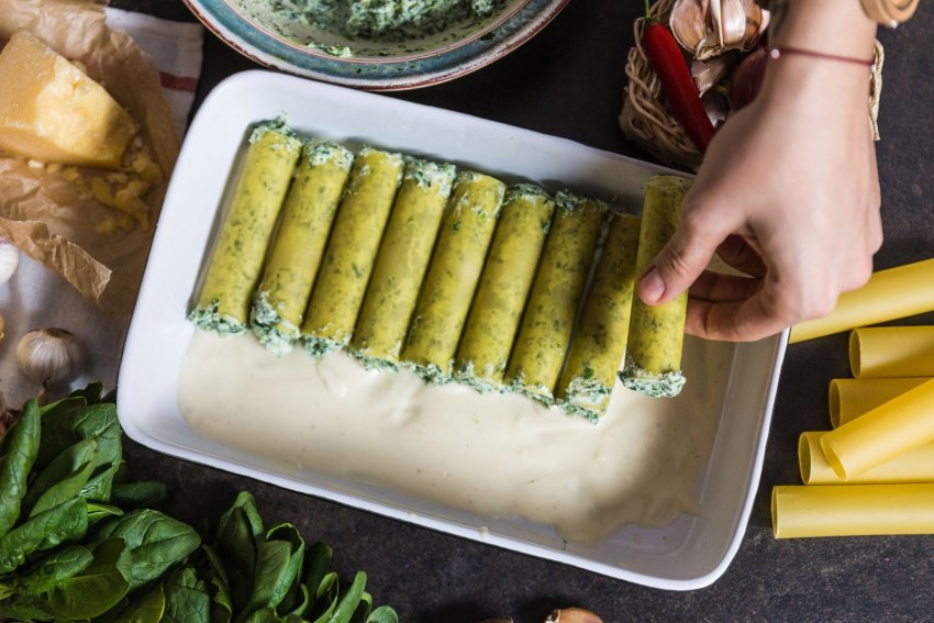 Каннеллони с брокколи и шпинатом