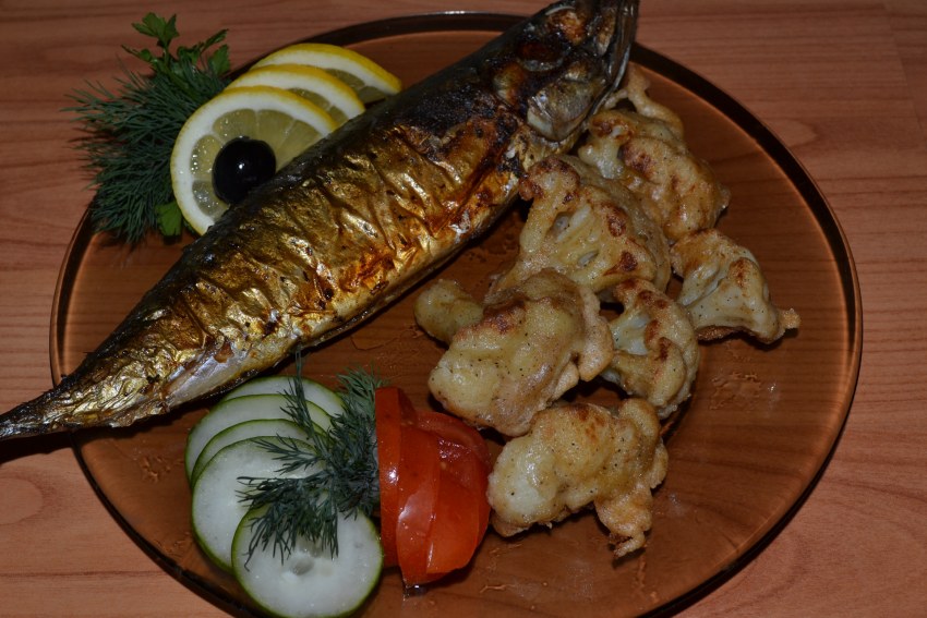 Скумбрия фаршированная запеченная