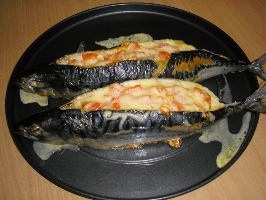 Скумбрия в духовке в фольге с овощами