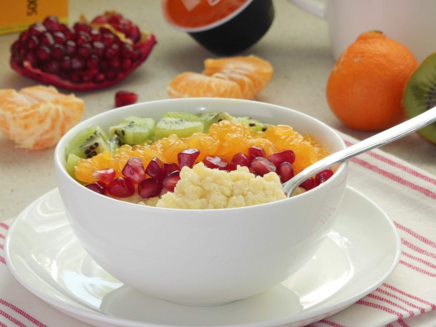 Кукурузная каша с фруктами