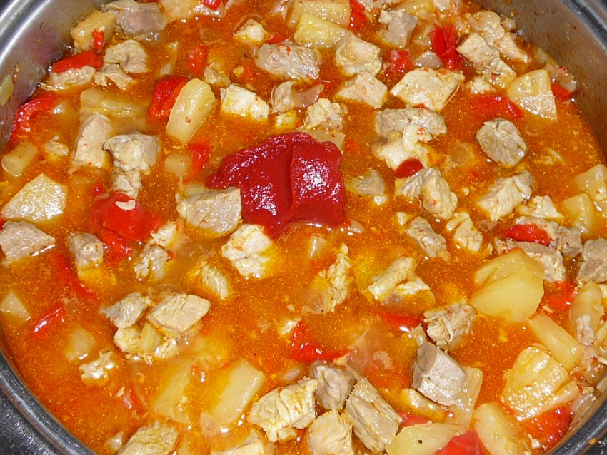 Курица с ананасами