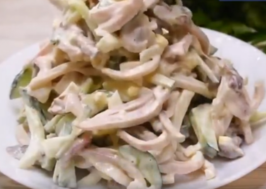 Салат из кальмара яйца и соленого огурца