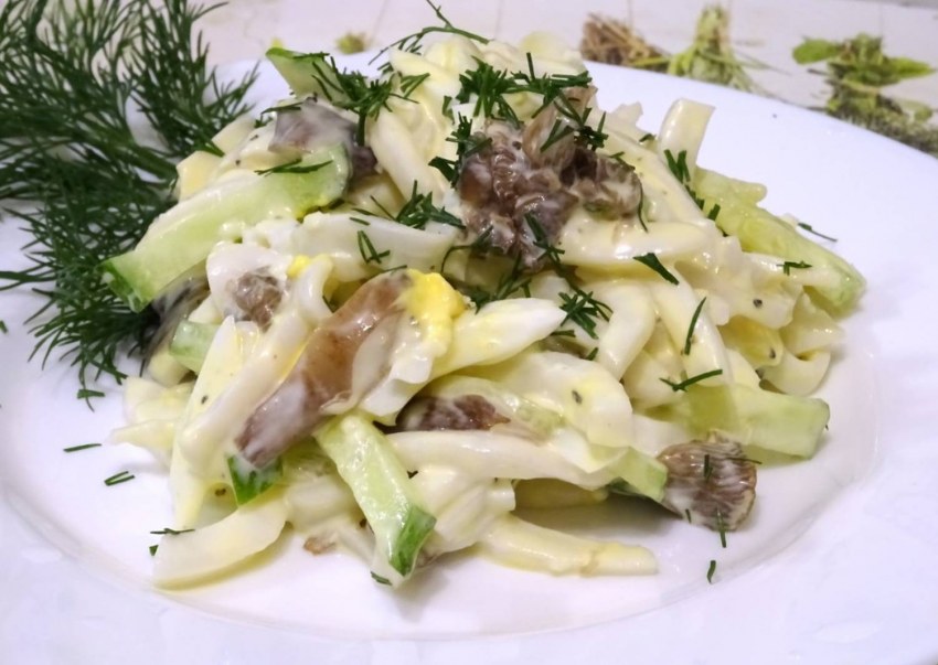 Салат картофельный с кальмарами