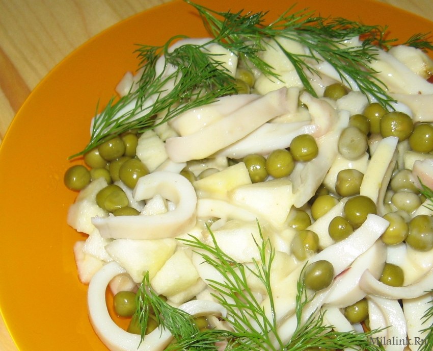 Салат из кальмаров с кукурузой