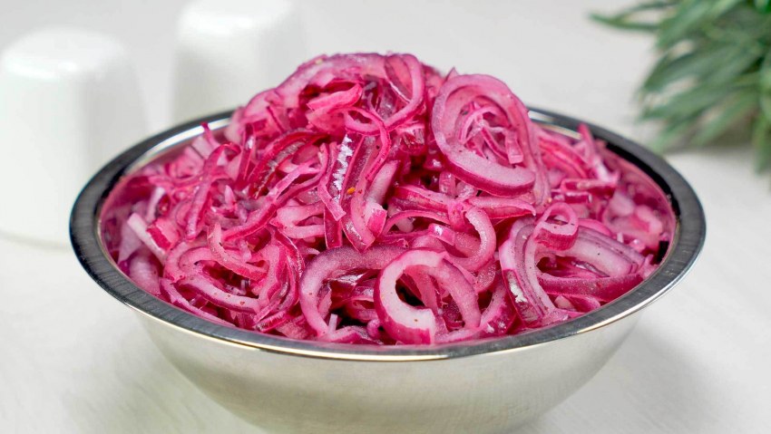 Маринованный красный лук