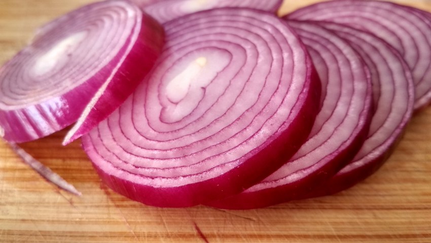 Лук красный маринованный кружочки