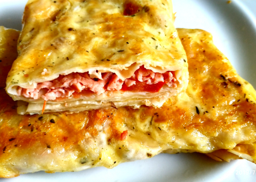 Рулет закусочный с крабовыми палочками