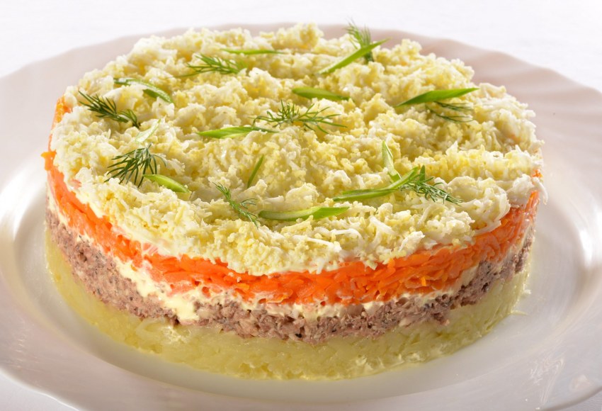 Салат Мимоза с копченой скумбрией