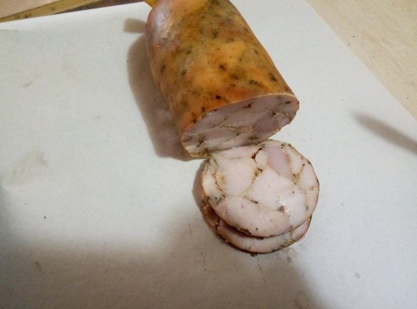 Колбаса из куриных окорочков