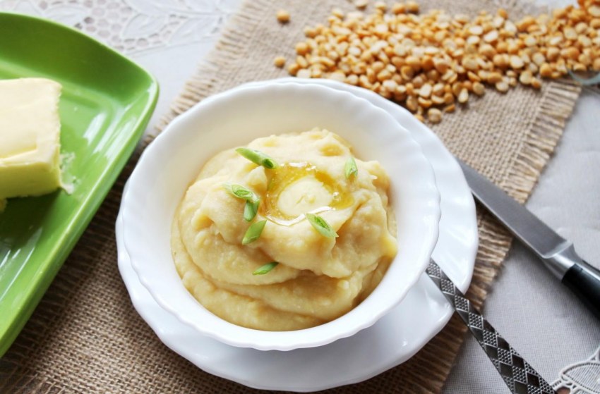 Гороховая каша с копчеными ребрышками