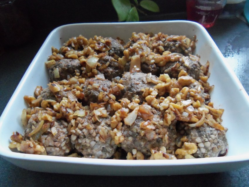 Мясные ежики с гречкой
