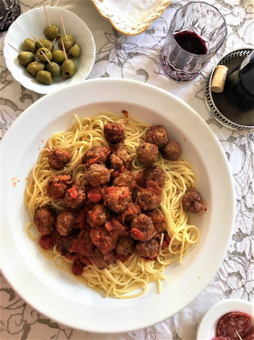 Отбивная с макаронами