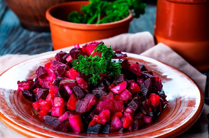 Винегрет с селедкой и горошком