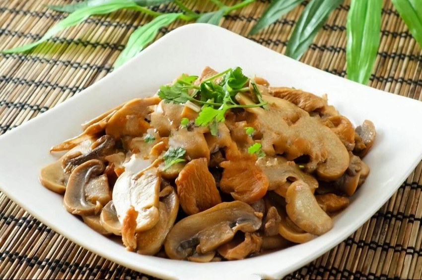 Жареная курица с грибами