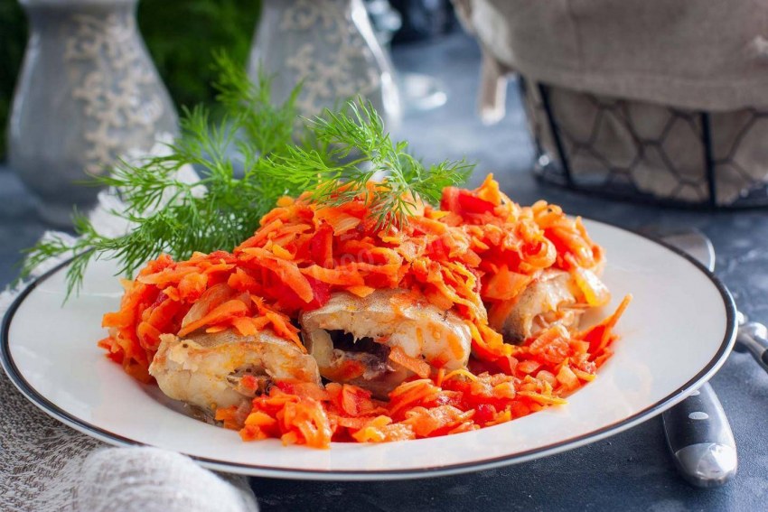 Минтай с овощами