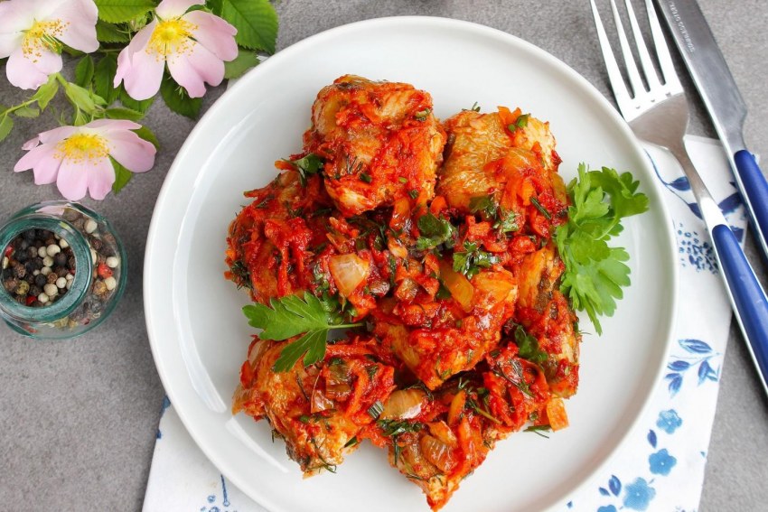 Рыба под овощами