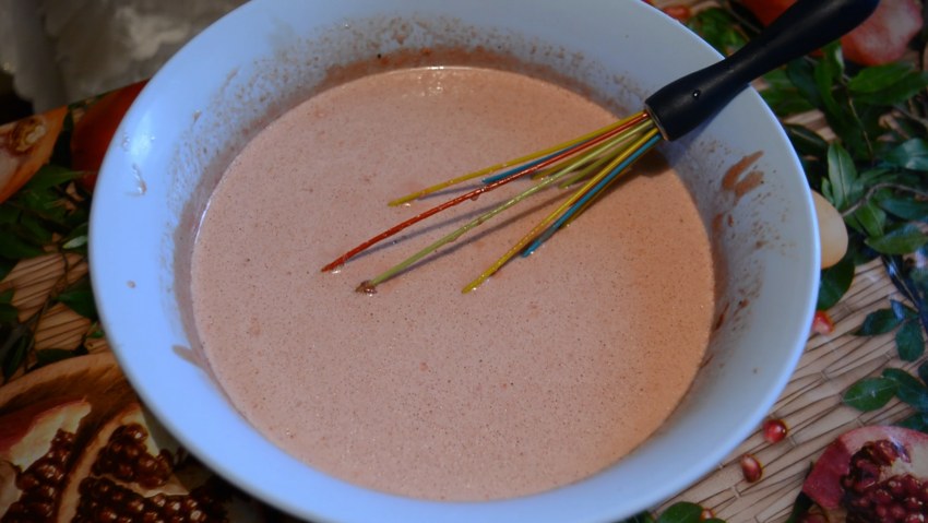Печёночный торт с чесноком и майонезом