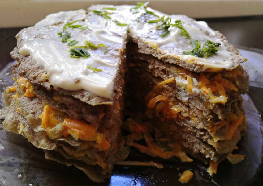 Печёночный торт с творожным сыром