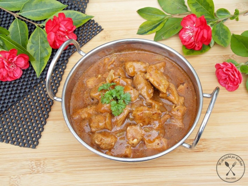 Гуляш из свинины с подливкой