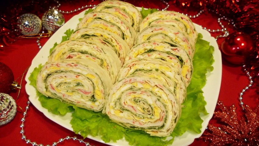 Рулеты из лаваша с курицей и плавленым сырком