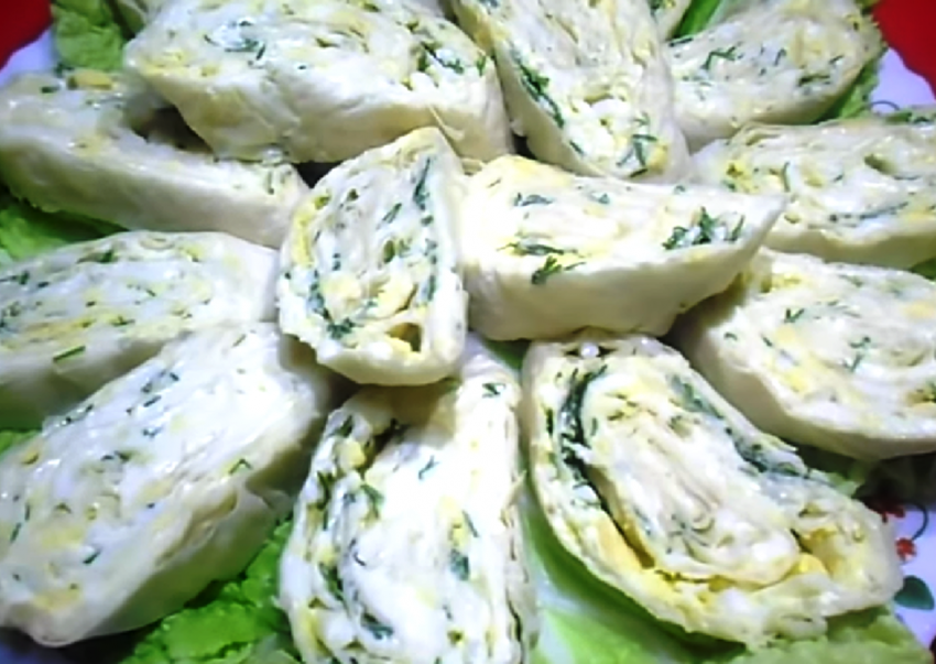Рулет из лаваша с красной рыбой и плавленным сыром