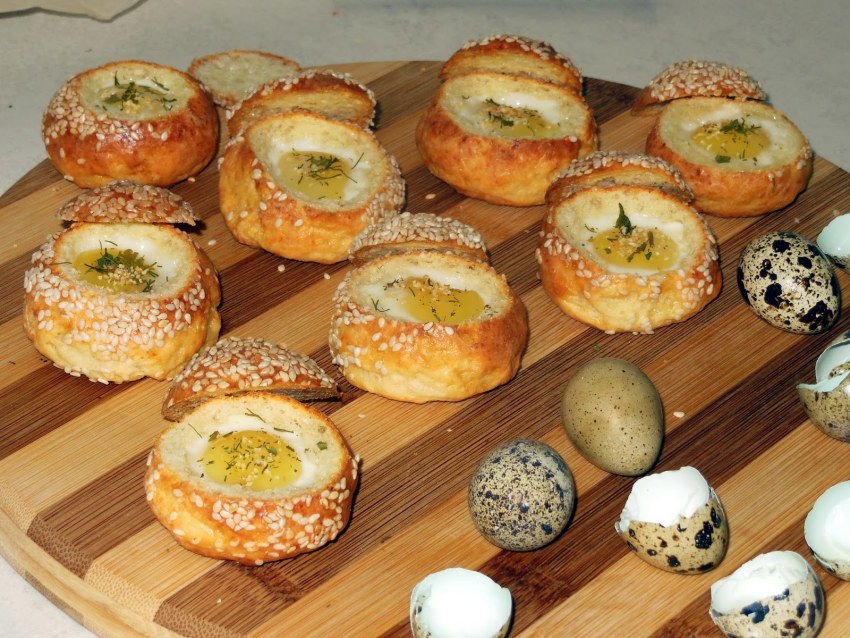 Выпечка с перепелиными яйцами