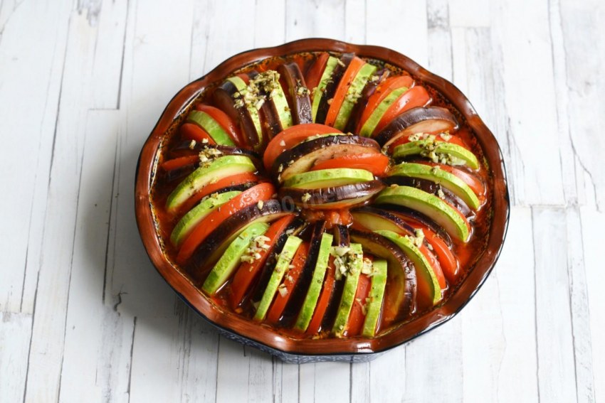 Рататуй (баклажаны, кабачки, томаты, болгарский перец, цукини) 150гр.