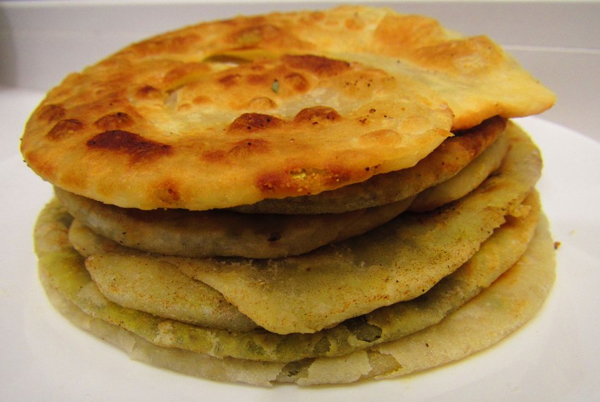 Круглая лепешка с начинкой