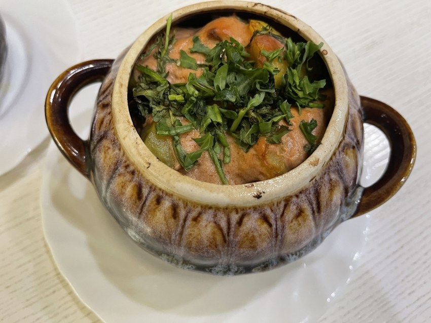Филе курицы в горшочках с картошкой