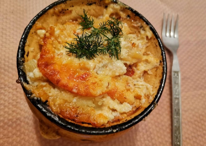 Мясо в горшочках