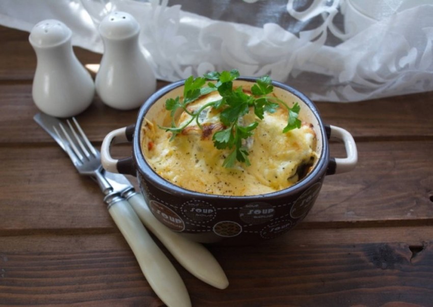 Курица в горшочке в духовке с картошкой