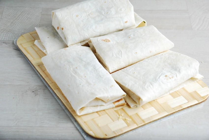 Конвертики из лаваша с сыром