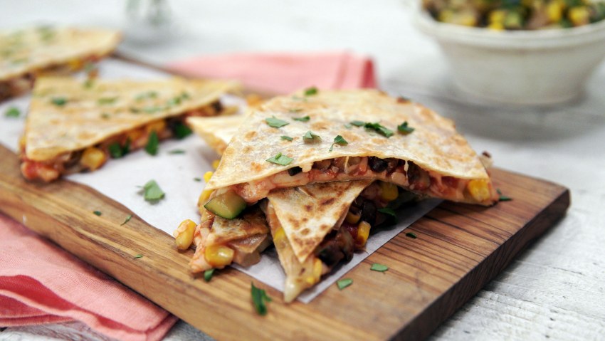 Кесадилья с курицей и кукурузой