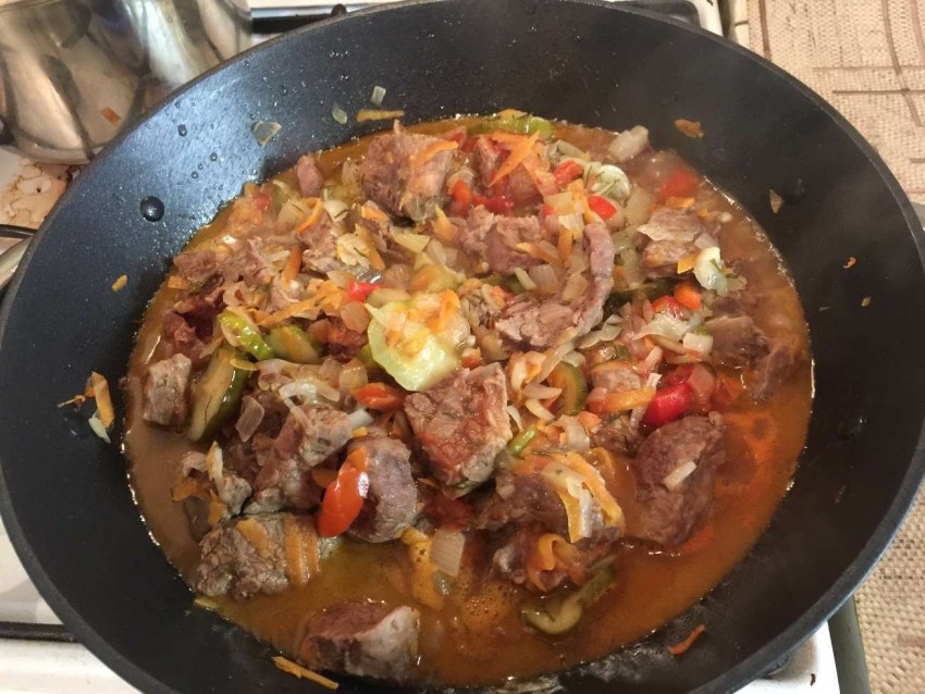 АЗУ из говядины с солеными огурцами и картошкой