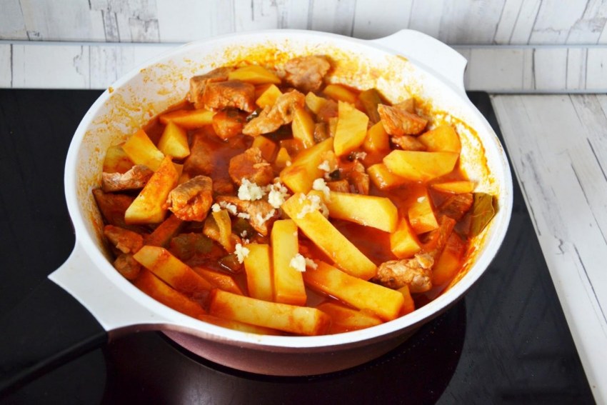АЗУ по-татарски с солеными огурцами из говядины