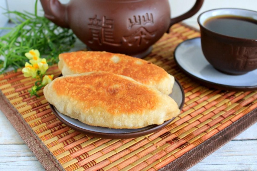Пирожки с капустой на сковороде
