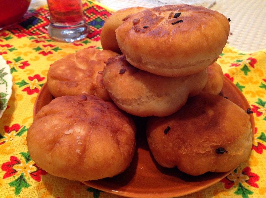 Пирожки с яйцом и зеленым луком в духовке