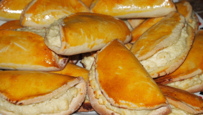 Сочни из пресного теста