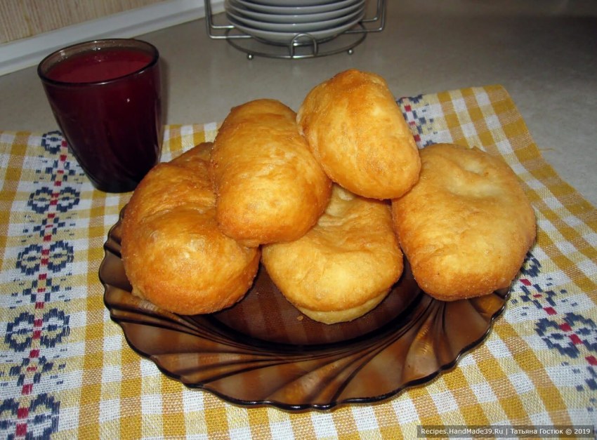 Пирожки с луком и яйцом в духовке
