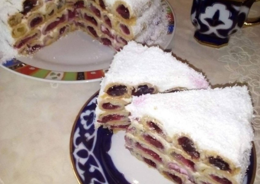 Торт вишня в снегу