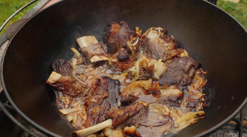 Картофель с мясом в казане
