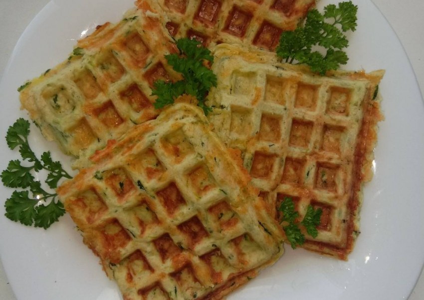 Вафли из цукини с пармезаном