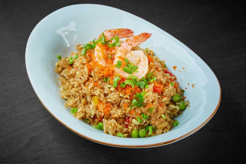 Горячий рис с морепродуктом