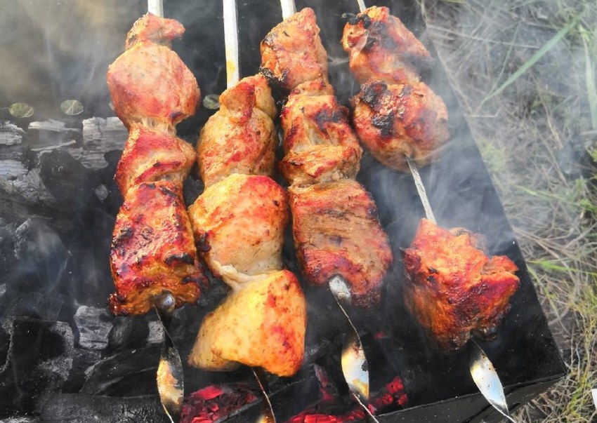 Шашлык с кетчупом