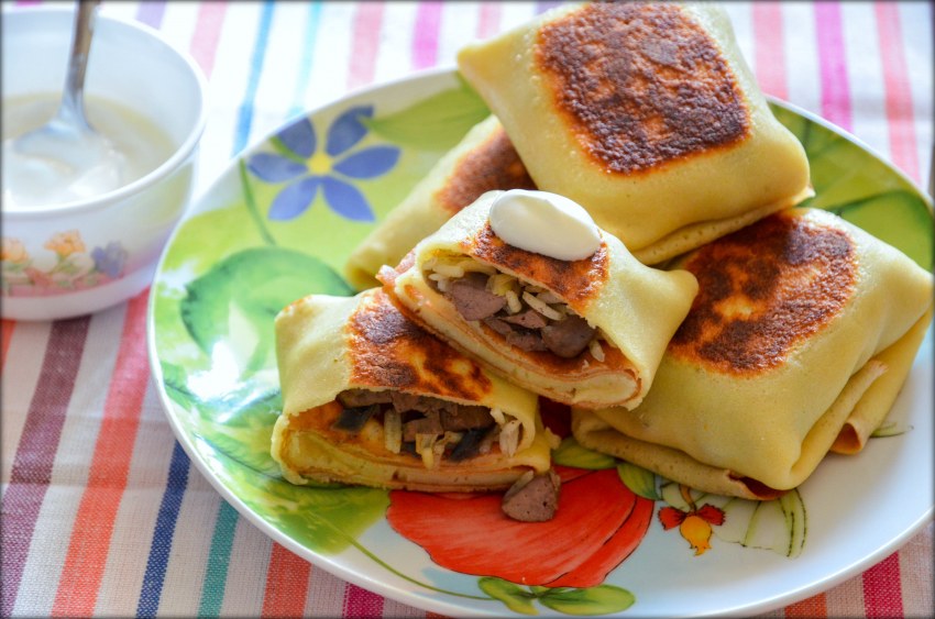 Фаршированные блинчики с куриной печенью и рисом