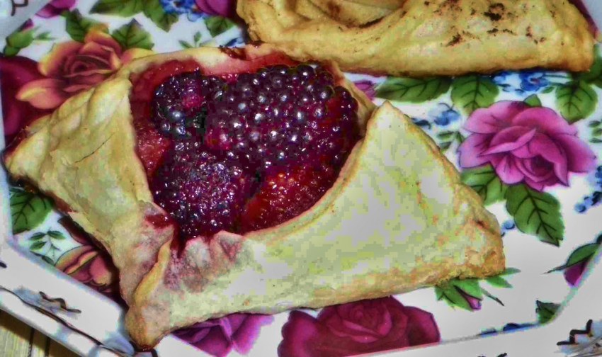 Слойка с клубникой