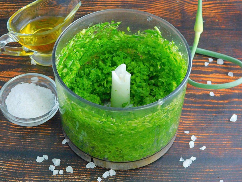 Салат из стрелок чеснока по-корейски